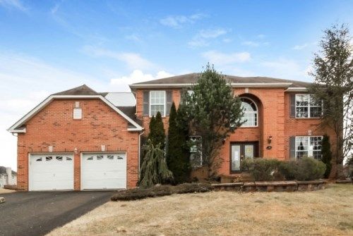 19 Mitchell Dr, Monroe Township, NJ 08831