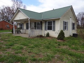 717 S Mountain St, Smithville, TN 37166