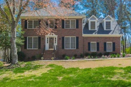 1825 Skyland Glen Dr, Snellville, GA 30078