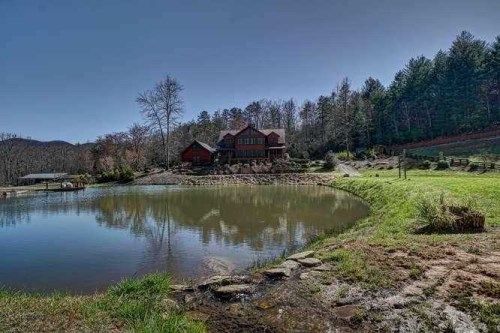 201 Parks Rd, Hiawassee, GA 30546