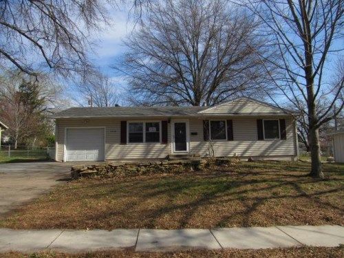 3210 SW 31st St, Topeka, KS 66614