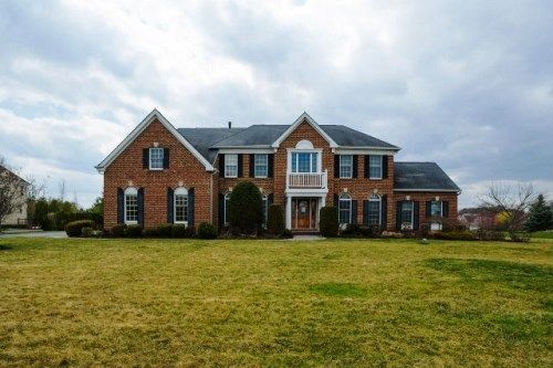 210 Thoroughbred Dr, Freehold, NJ 07728