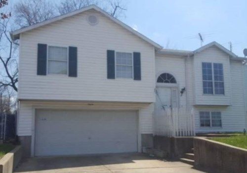 3674 Adie Rd, Saint Ann, MO 63074