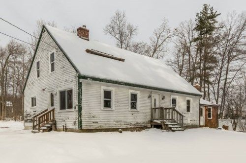 63 Shirley St, Pepperell, MA 01463