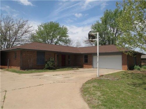 603 Country Dr, Tuttle, OK 73089