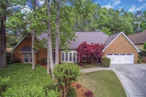 738 Robinson Farms Dr, Marietta, GA 30068