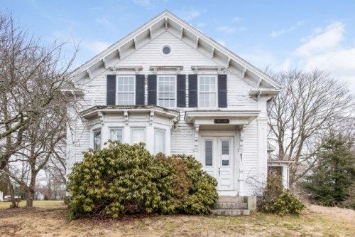 962 State Rd, North Dartmouth, MA 02747