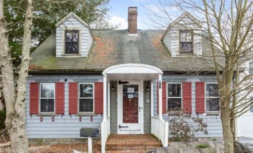 15 Robert St, North Dartmouth, MA 02747