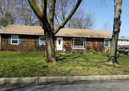 27 Tecumseh Ave, Oceanport, NJ 07757