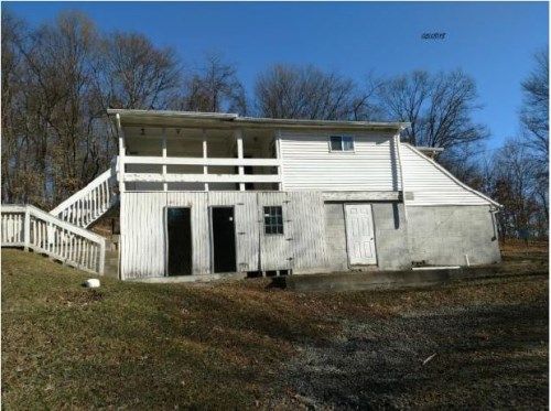 2463 Old Rt 422 E, Fenelton, PA 16034