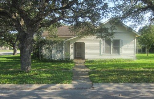 501 W Borden, Sinton, TX 78387
