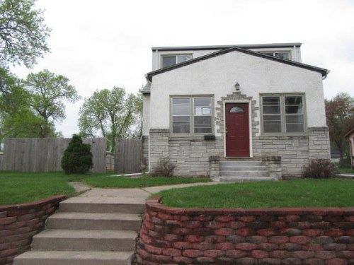 561 Gotzian St, Saint Paul, MN 55106