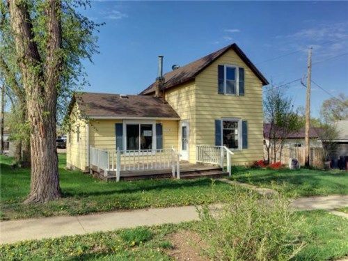 304 2nd Ave NW, Watford City, ND 58854