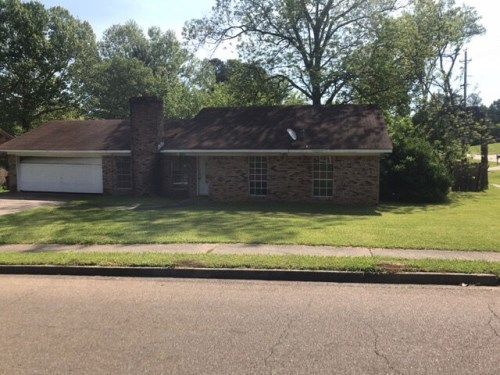 801 Longwood Pl, Clinton, MS 39056