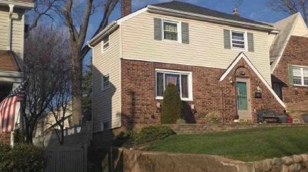 285 Sussex Rd, Wood Ridge, NJ 07075