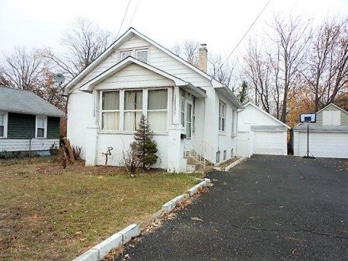 27 Pomona Ave, Fair Lawn, NJ 07410