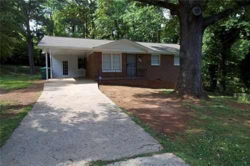 880 Oakdale Dr, Forest Park, GA 30297