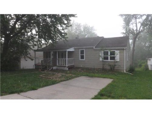 5705 NE 49th St, Kansas City, MO 64119