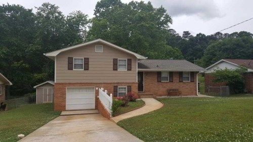 886 Meadow Rock Dr, Stone Mountain, GA 30083