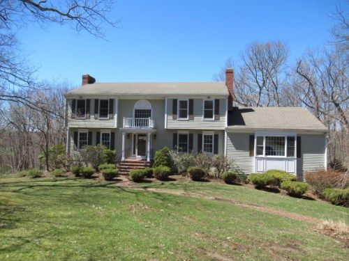 79 Barnswallow Dr, Trumbull, CT 06611