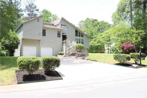 2130 Preswick Dr NE, Marietta, GA 30066