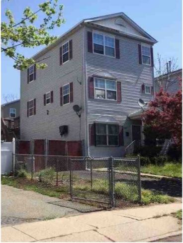 207 New St, Orange, NJ 07050