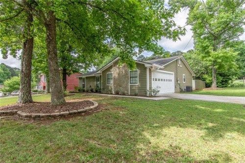 649 Pepperwood Ln, Stone Mountain, GA 30087