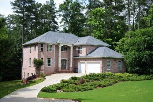 3209 Wood Springs Ct SW, Lilburn, GA 30047