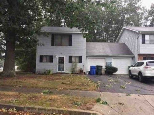16 Elizabeth Ct, Howell, NJ 07731