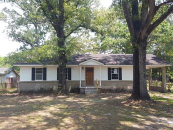 4013 Sentinel Dr, Moss Point, MS 39562