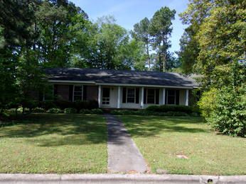 111 Best Dr, Lumberton, NC 28358