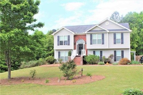 1087 Gage Dr, Winder, GA 30680