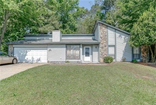 1346 Fern Hill Dr, Lawrenceville, GA 30044