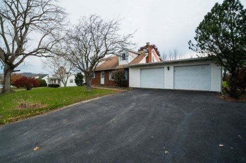 55 S Kemp Rd, Kutztown, PA 19530