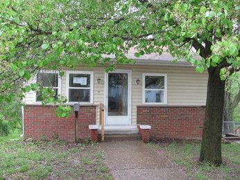 142 N Oak St, Cottage Hills, IL 62018