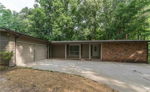 2592 Amberly Dr, Atlanta, GA 30360