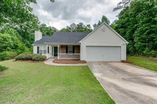 1367 Stream Walk Dr, Loganville, GA 30052