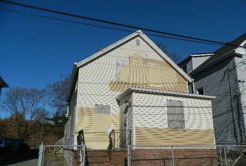 63 Washburn St, New Bedford, MA 02740