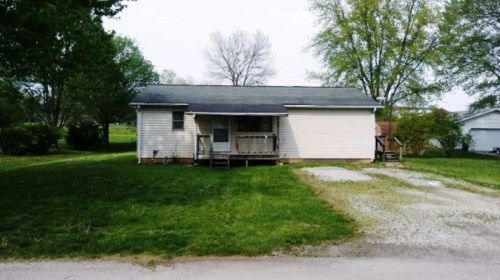 610 S 10th St, Petersburg, IN 47567
