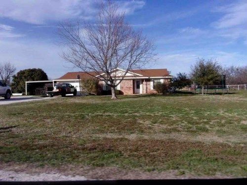 107 WOLF CIR, Graham, TX 76450