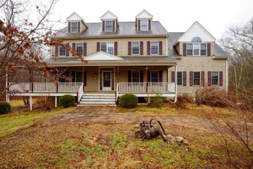 389 1/2 Central St, Milford, MA 01757