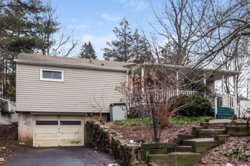 81 Chidsey Dr, North Branford, CT 06471
