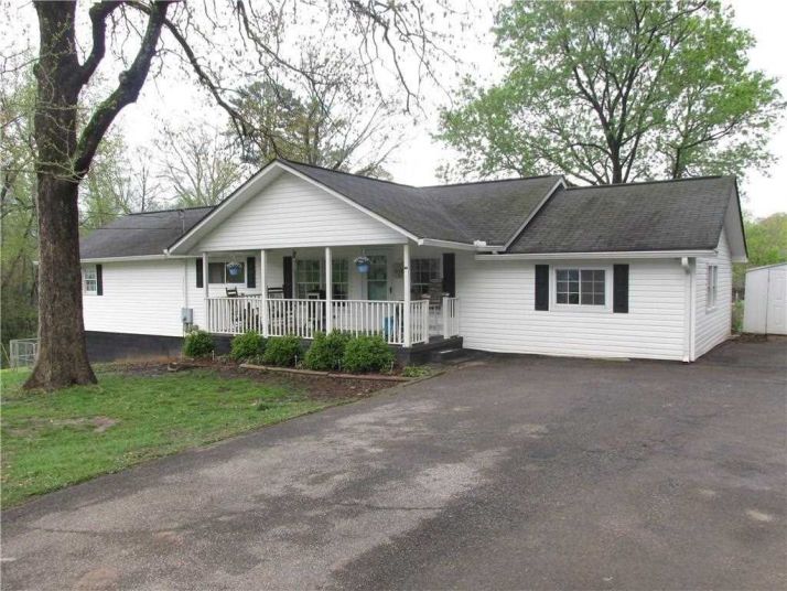 14 Clinic Rd, Tate, GA 30177