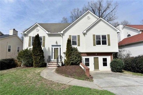 5753 Three Lakes Dr, Atlanta, GA 30349