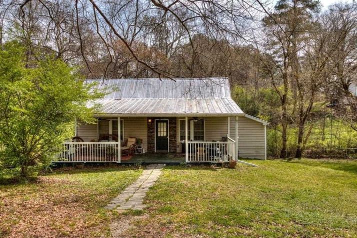 325 E Griffin St, Dallas, GA 30132