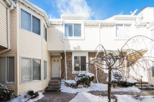 1050 Schmidt Ln, North Brunswick, NJ 08902