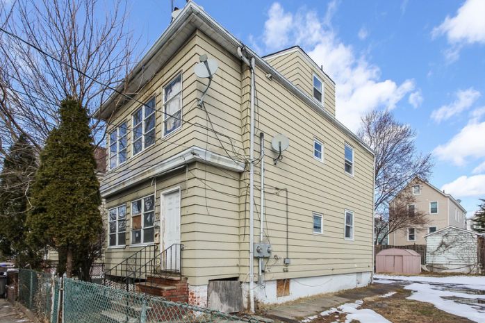 23 Riverside Pl, Garfield, NJ 07026