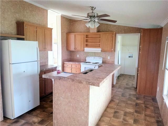 77 Blue St, Port O Connor, TX 77982