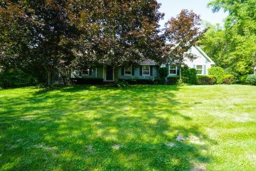 83 Ragged Hill Rd, Hubbardston, MA 01452