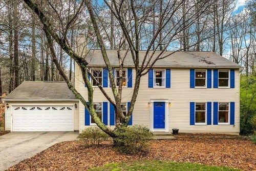 9470 Hillside Dr, Roswell, GA 30077